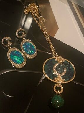 Fanstar Green Pendant/Brooch/Necklace & Faux Opal Earrings Set